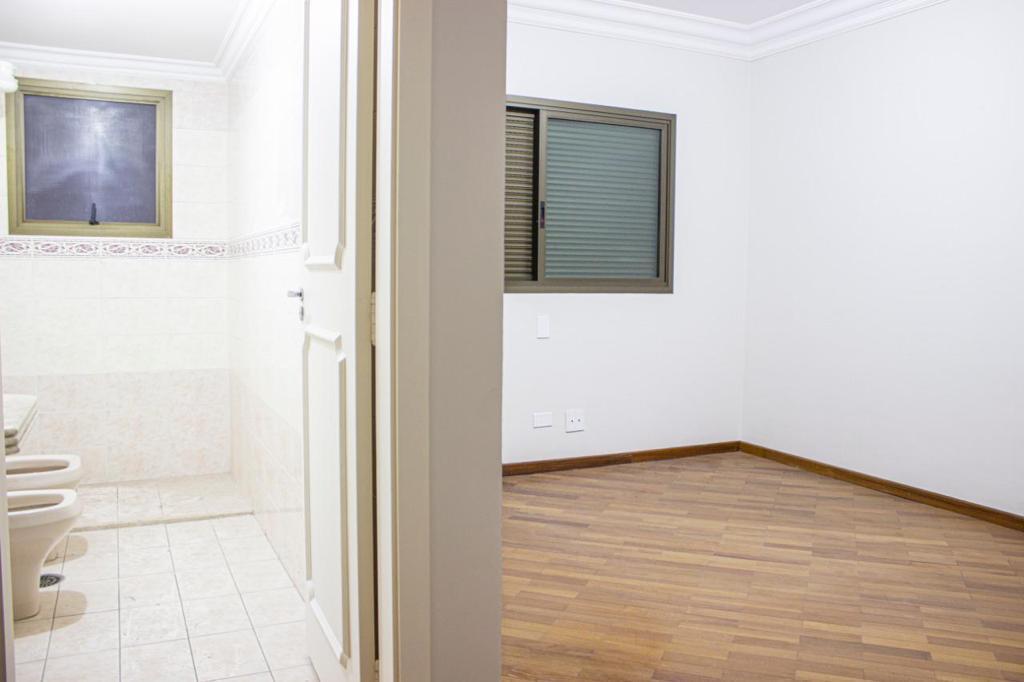 Apartamento à venda e aluguel com 3 quartos, 247m² - Foto 10