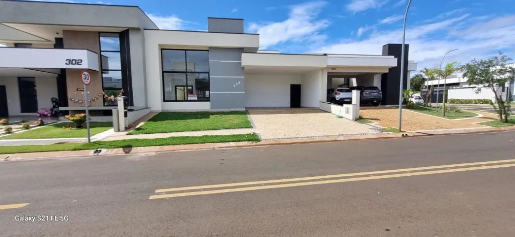 Casa, 3 quartos, 196 m² - Foto 1