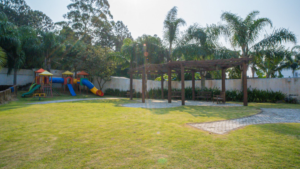 Casa de Condomínio à venda com 4 quartos, 234m² - Foto 1
