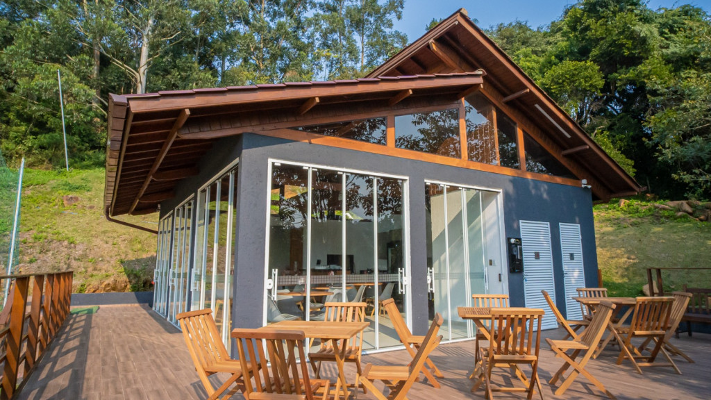 Casa de Condomínio à venda com 4 quartos, 234m² - Foto 3