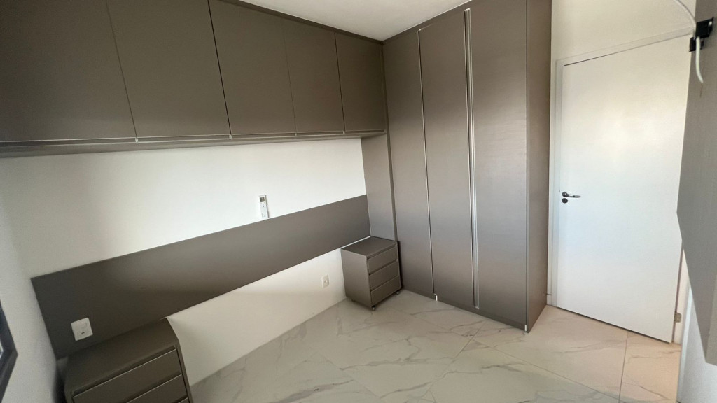 Apartamento à venda com 2 quartos, 67m² - Foto 2