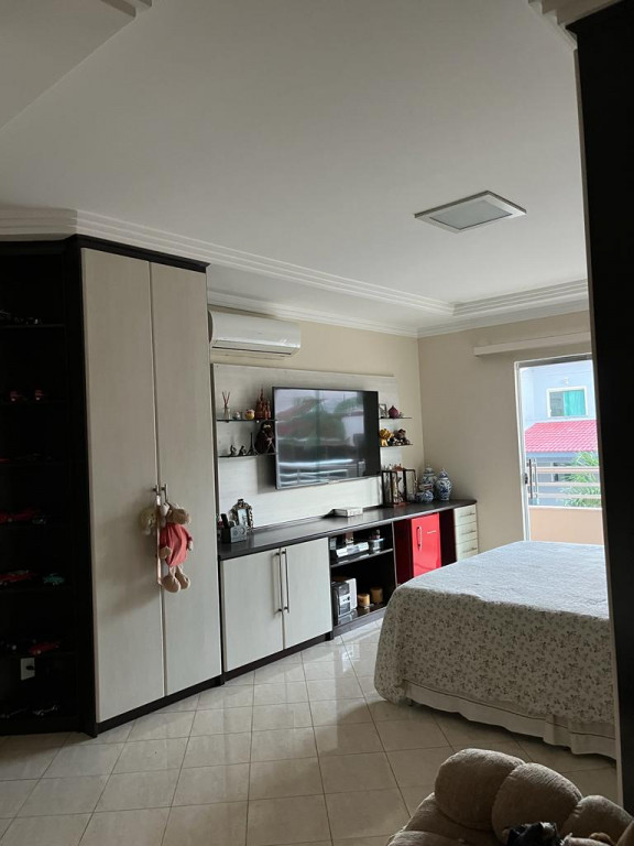 Casa de Condomínio à venda com 4 quartos, 300m² - Foto 3