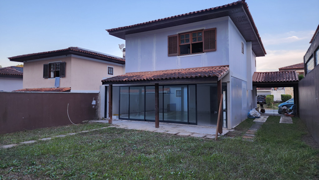 Casa de Condomínio à venda com 3 quartos, 230m² - Foto 2