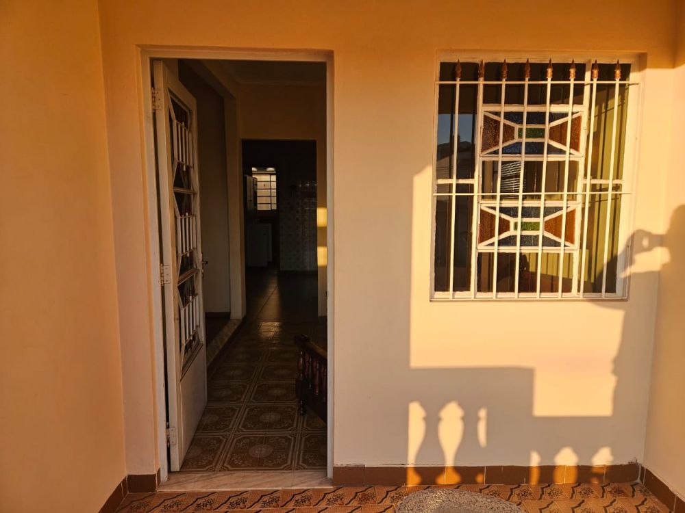 Casa à venda com 2 quartos, 120m² - Foto 2