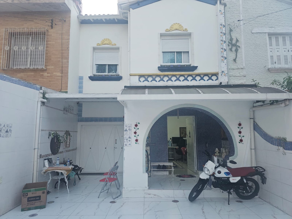 Casa, 4 quartos, 243 m² - Foto 1