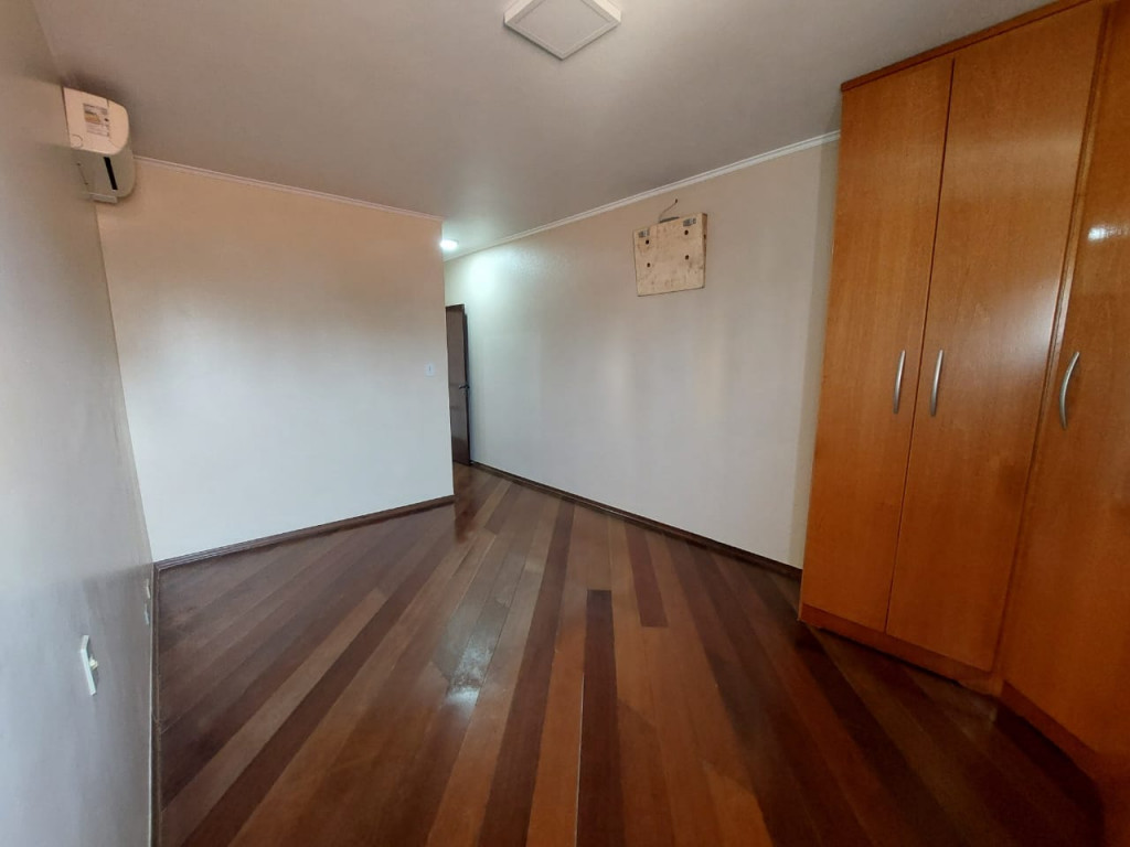 Casa à venda com 3 quartos, 202m² - Foto 4