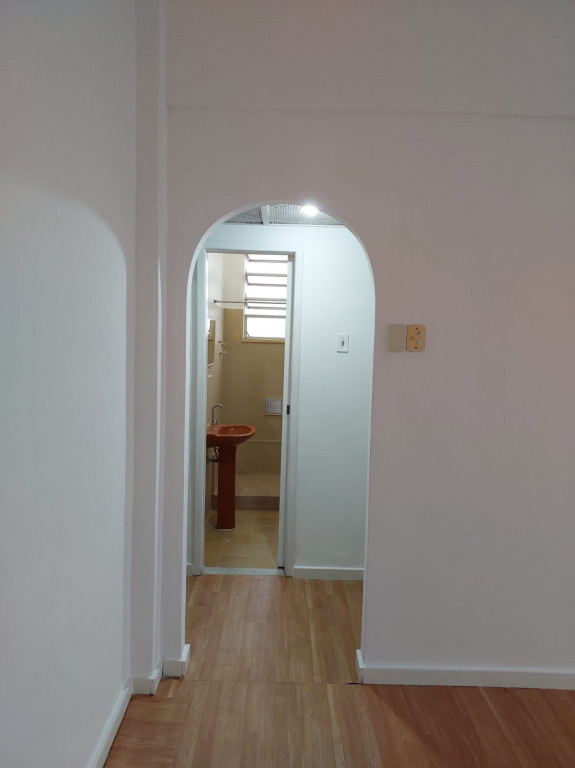 Apartamento à venda e aluguel com 1 quarto, 50m² - Foto 2