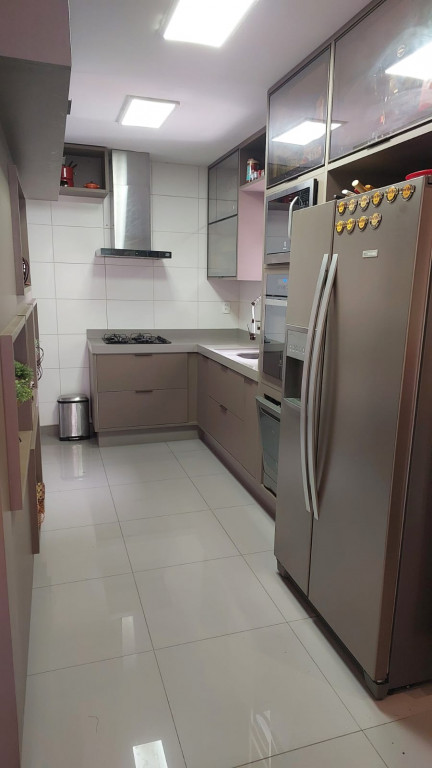 Apartamento à venda com 3 quartos, 100m² - Foto 1