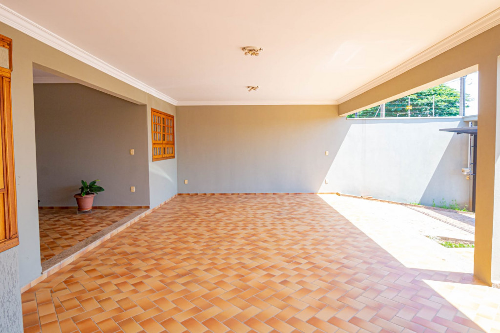 Casa à venda com 4 quartos, 275m² - Foto 2