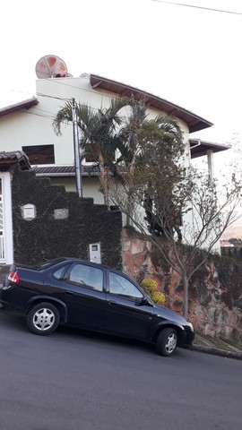 Casa à venda com 4 quartos, 200m² - Foto 2