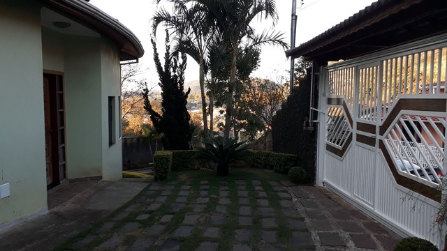 Casa à venda com 4 quartos, 200m² - Foto 3