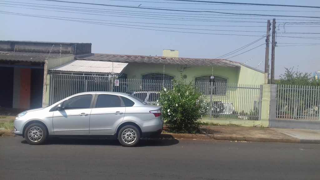 Casa para venda ou locação na Rua Guaiuvira, Leonor, Londrina, PR