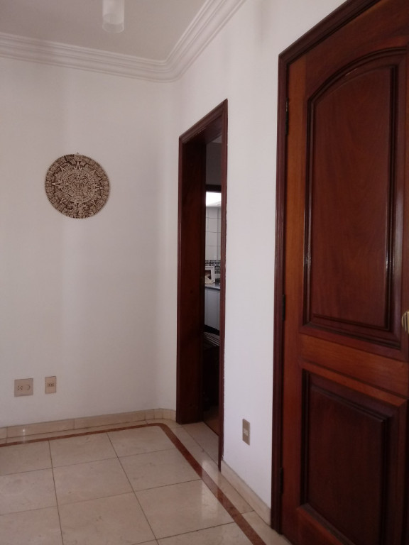 Apartamento à venda com 4 quartos, 210m² - Foto 2