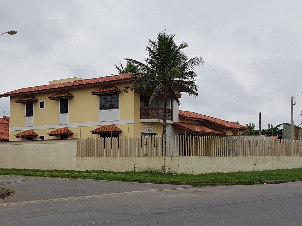 Casa para venda ou locação na Avenida Mário Covas Jr, Jardim Mar e Sol, Peruíbe, SP
