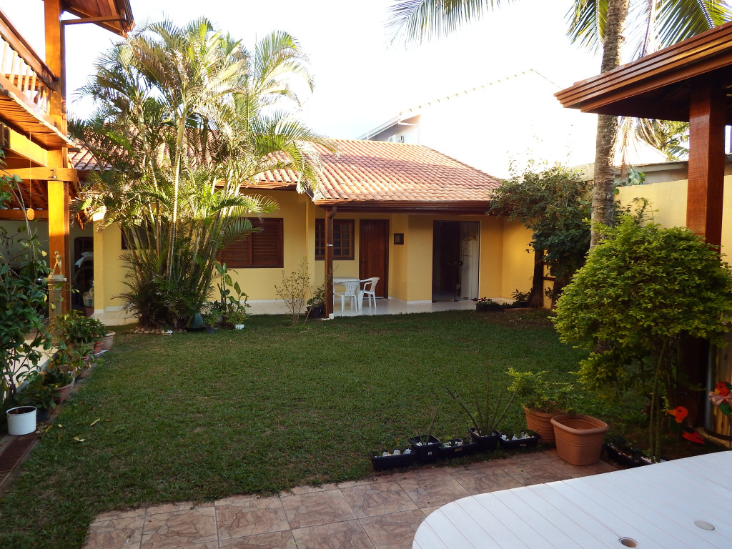 Casa para venda ou locação na Avenida Mário Covas Jr, Jardim Mar e Sol, Peruíbe, SP