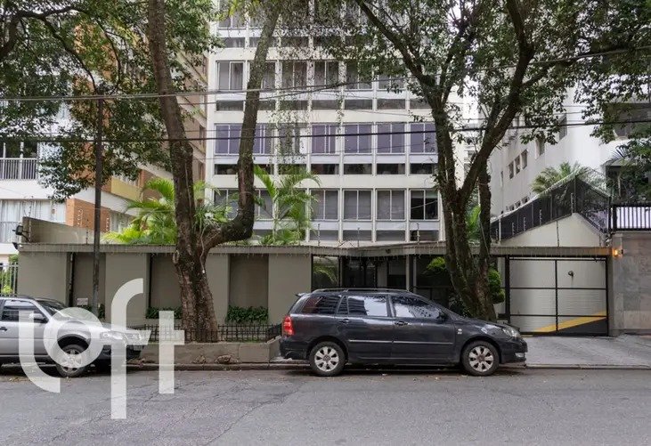 Casa à venda com 6 quartos, 680m² - Foto 1