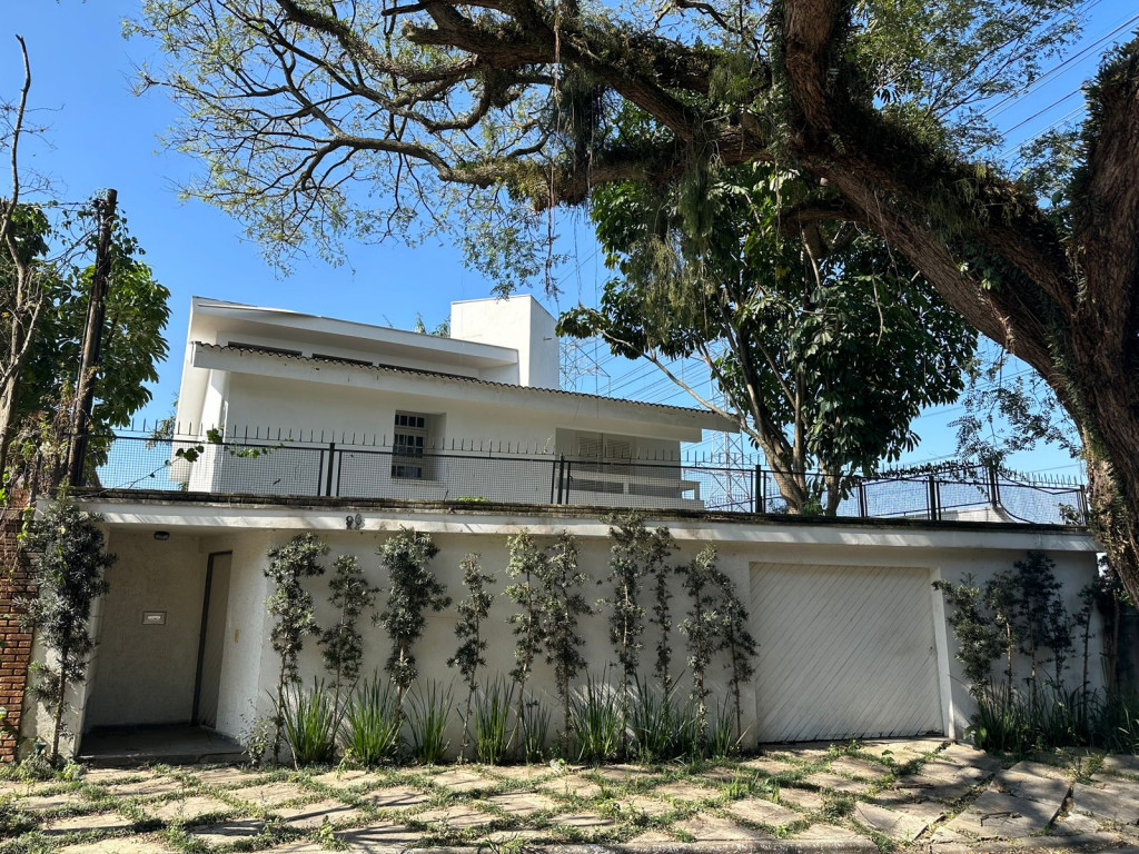 Casa à venda com 3 quartos, 380m² - Foto 2