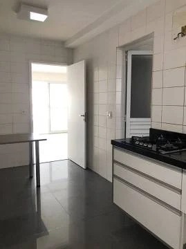 Apartamento à venda com 3 quartos, 142m² - Foto 2