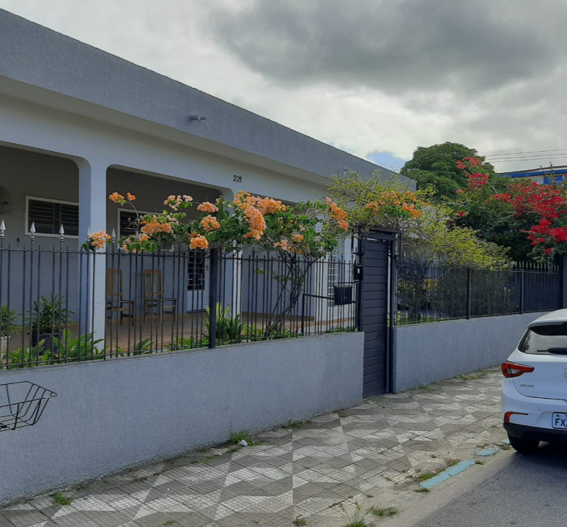 Casa a venda na Rua Santos Dumont, Centro, Caraguatatuba, SP
