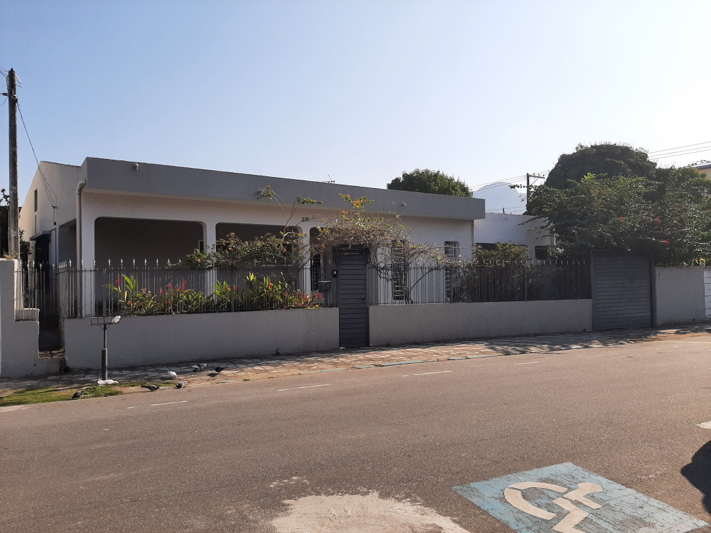 Casa a venda na Rua Santos Dumont, Centro, Caraguatatuba, SP