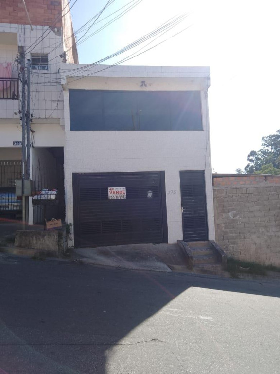 Casa à venda com 5 quartos, 200m² - Foto 2