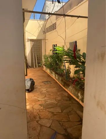 Casa à venda com 3 quartos, 220m² - Foto 2