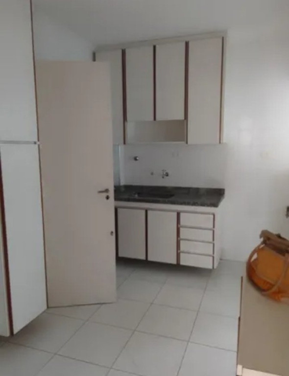 Apartamento à venda com 3 quartos, 108m² - Foto 2