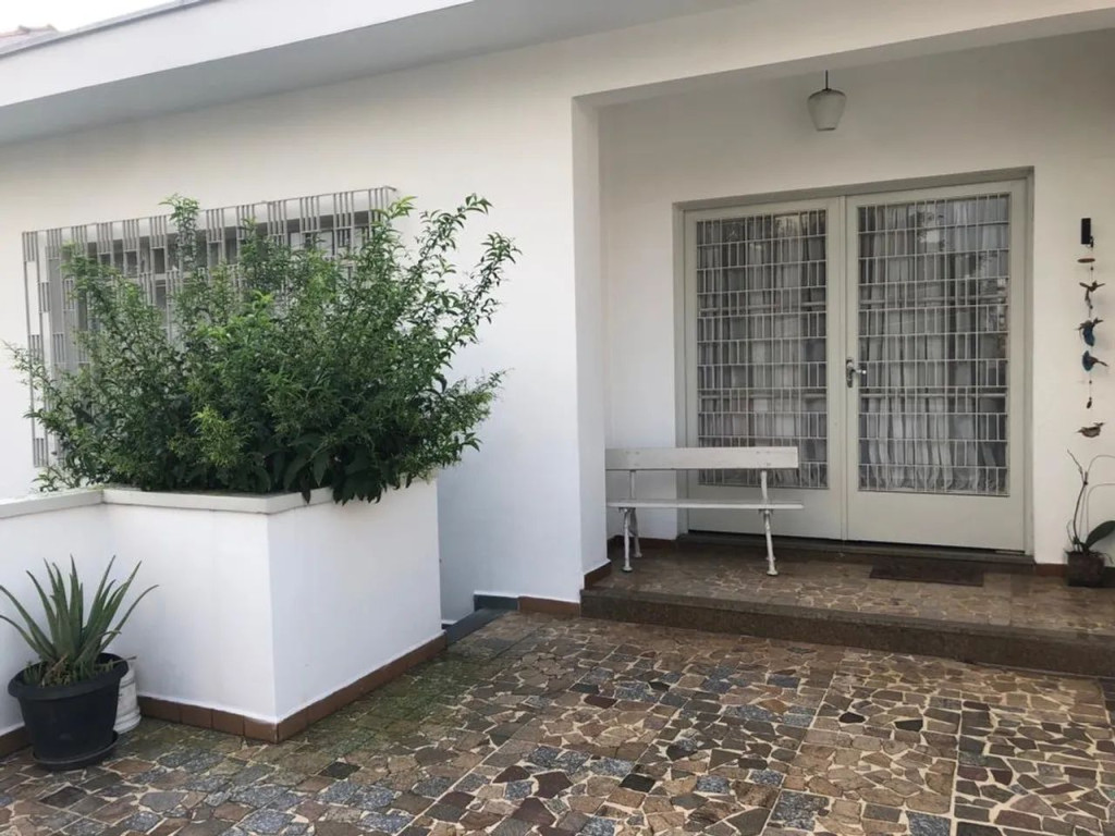 Casa à venda com 3 quartos, 240m² - Foto 1