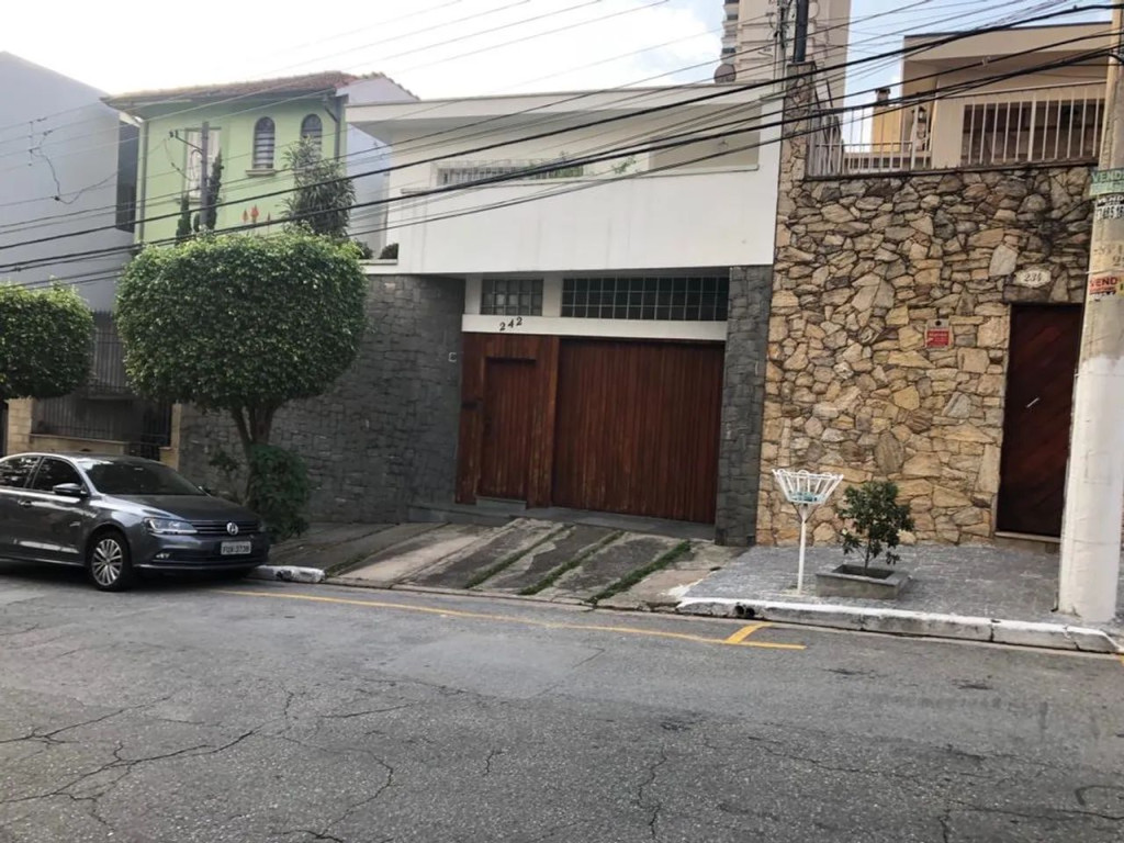 Casa à venda com 3 quartos, 240m² - Foto 2