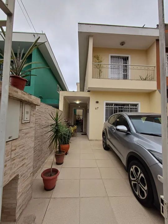 Casa à venda com 3 quartos, 100m² - Foto 1