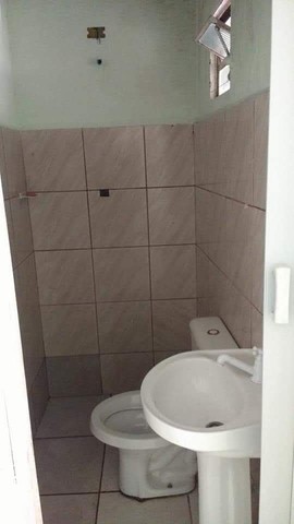 Casa à venda com 4 quartos, 80m² - Foto 2