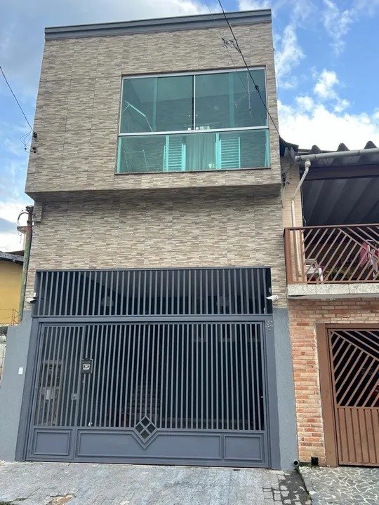 Casa à venda com 4 quartos, 200m² - Foto 1