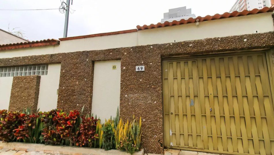 Casa à venda com 4 quartos, 212m² - Foto 1