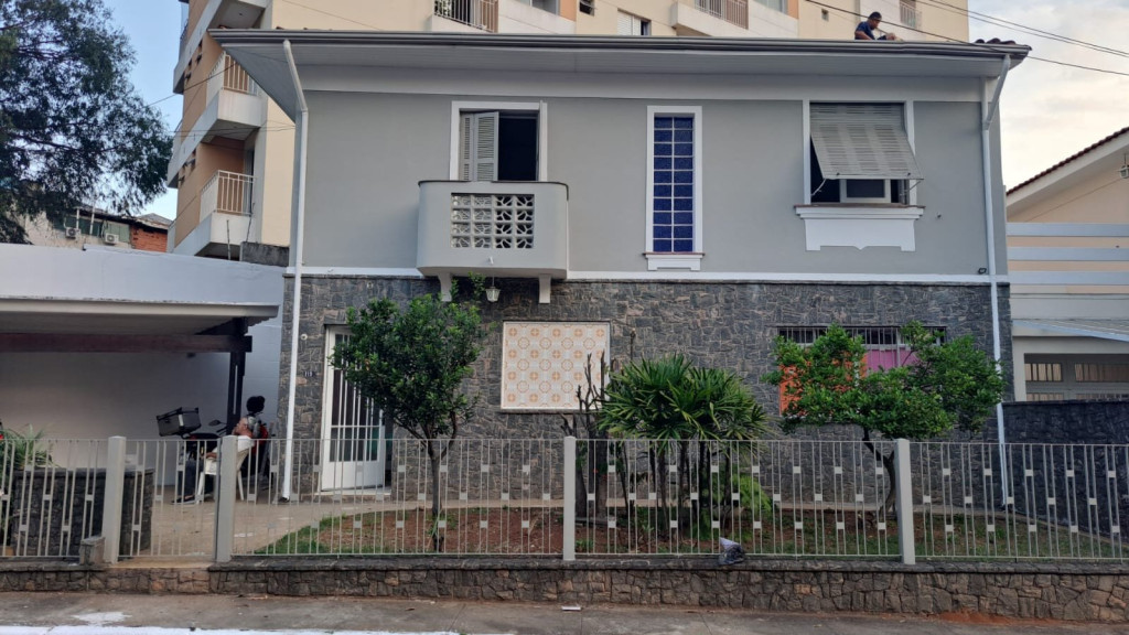 Casa à venda com 3 quartos, 160m² - Foto 1