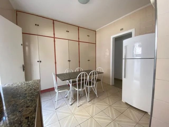 Casa à venda com 3 quartos, 241m² - Foto 1