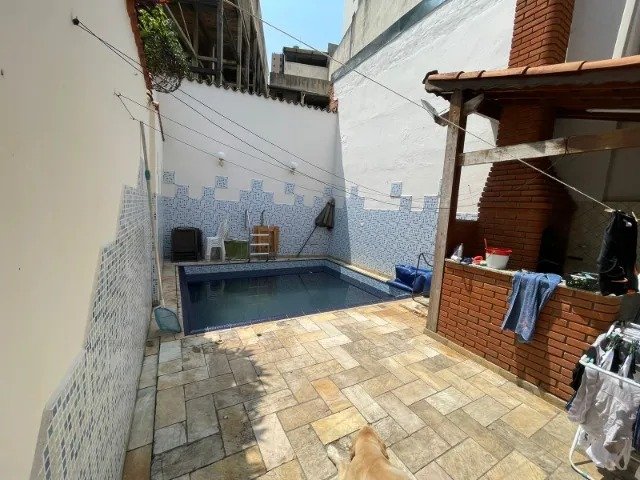 Casa à venda com 3 quartos, 250m² - Foto 1