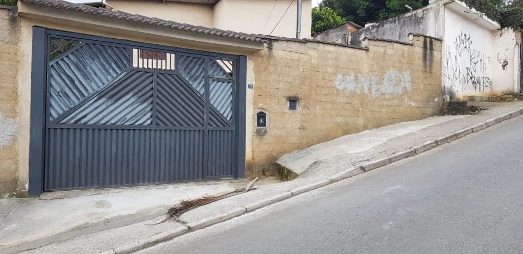 Casa à venda com 4 quartos, 1450m² - Foto 1