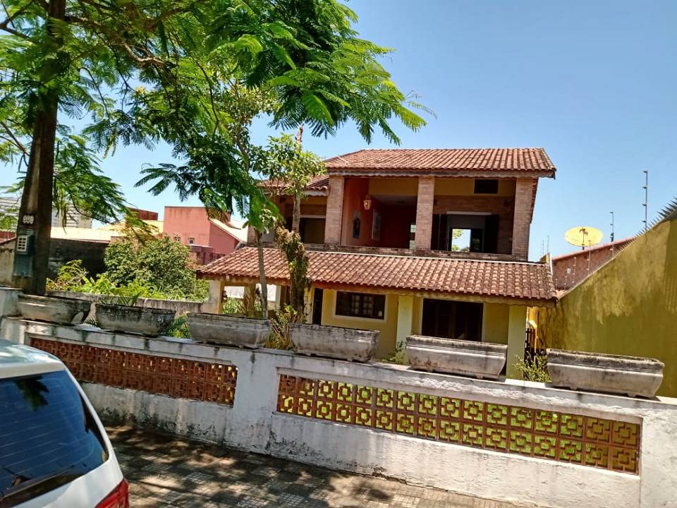 Casa à venda com 3 quartos, 240m² - Foto 2