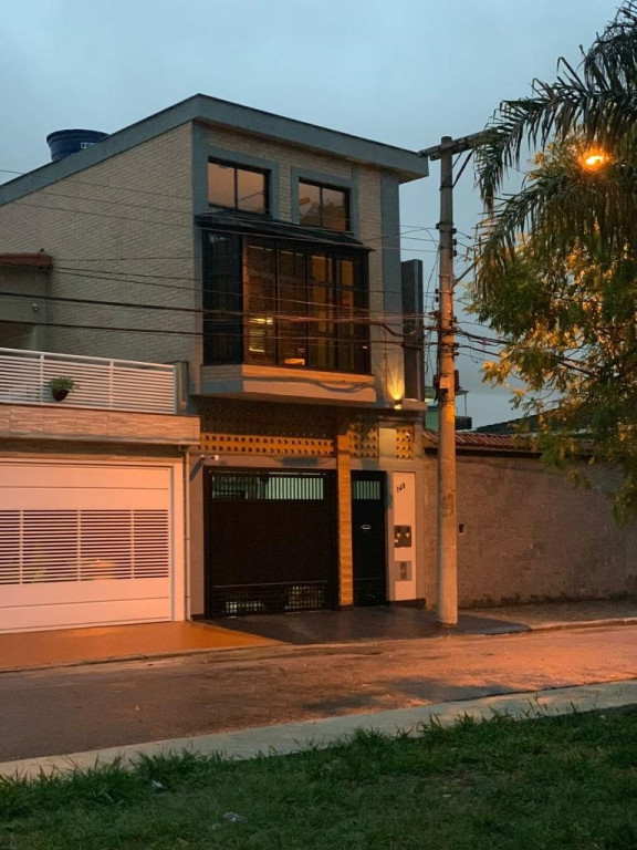 Casa à venda com 2 quartos, 230m² - Foto 1