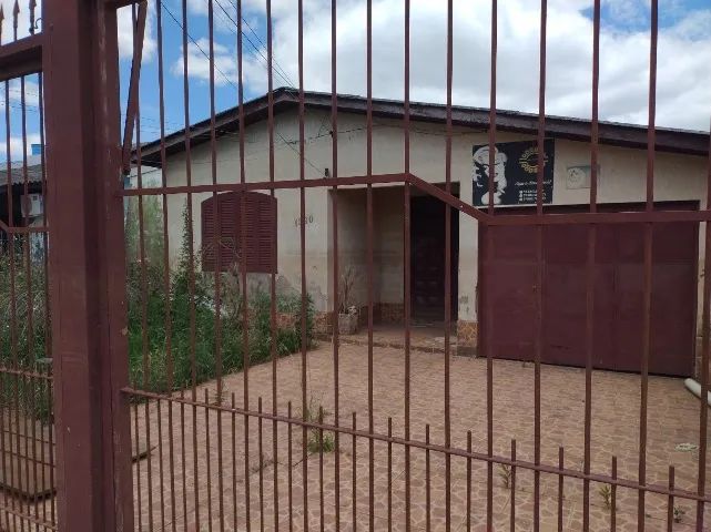 Casa à venda com 4 quartos, 300m² - Foto 2