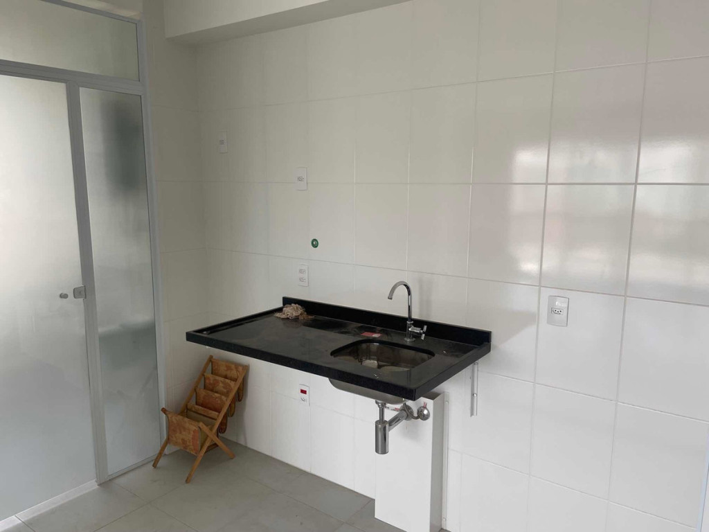 Apartamento à venda com 3 quartos, 81m² - Foto 2