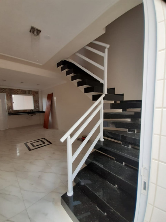 Casa em Condomínio para venda ou locação na Rua Martiniano José das Neves, Nova Mirim, Praia Grande, SP