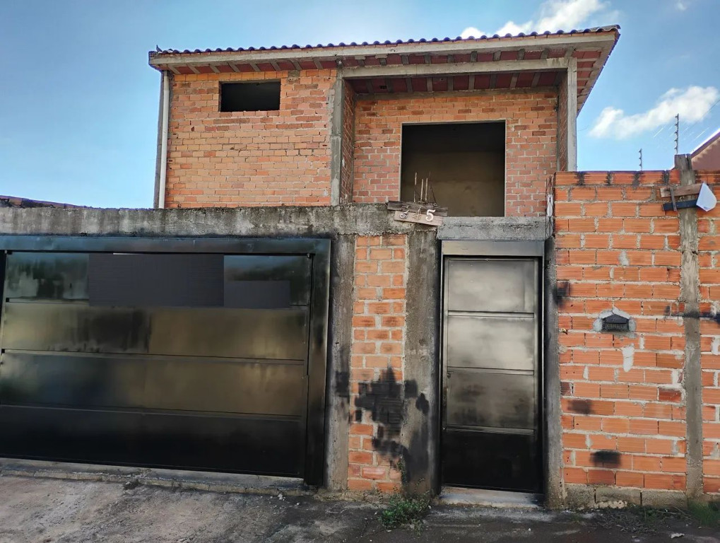 Casa à venda com 3 quartos, 200m² - Foto 2