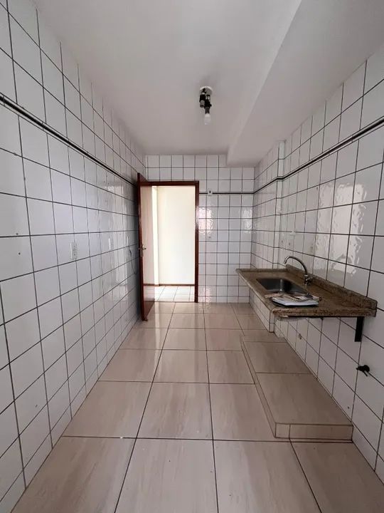 Apartamento à venda com 3 quartos, 97m² - Foto 2