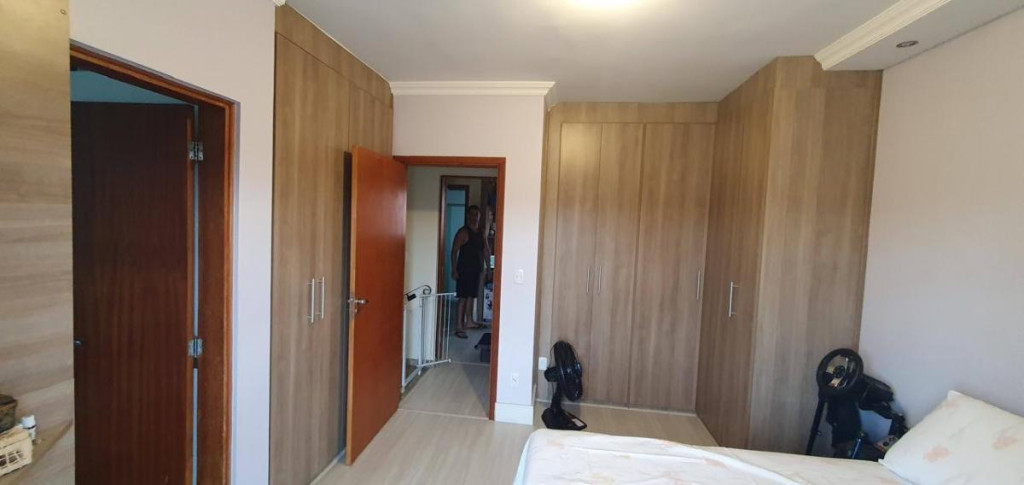 Casa à venda com 2 quartos, 70m² - Foto 3