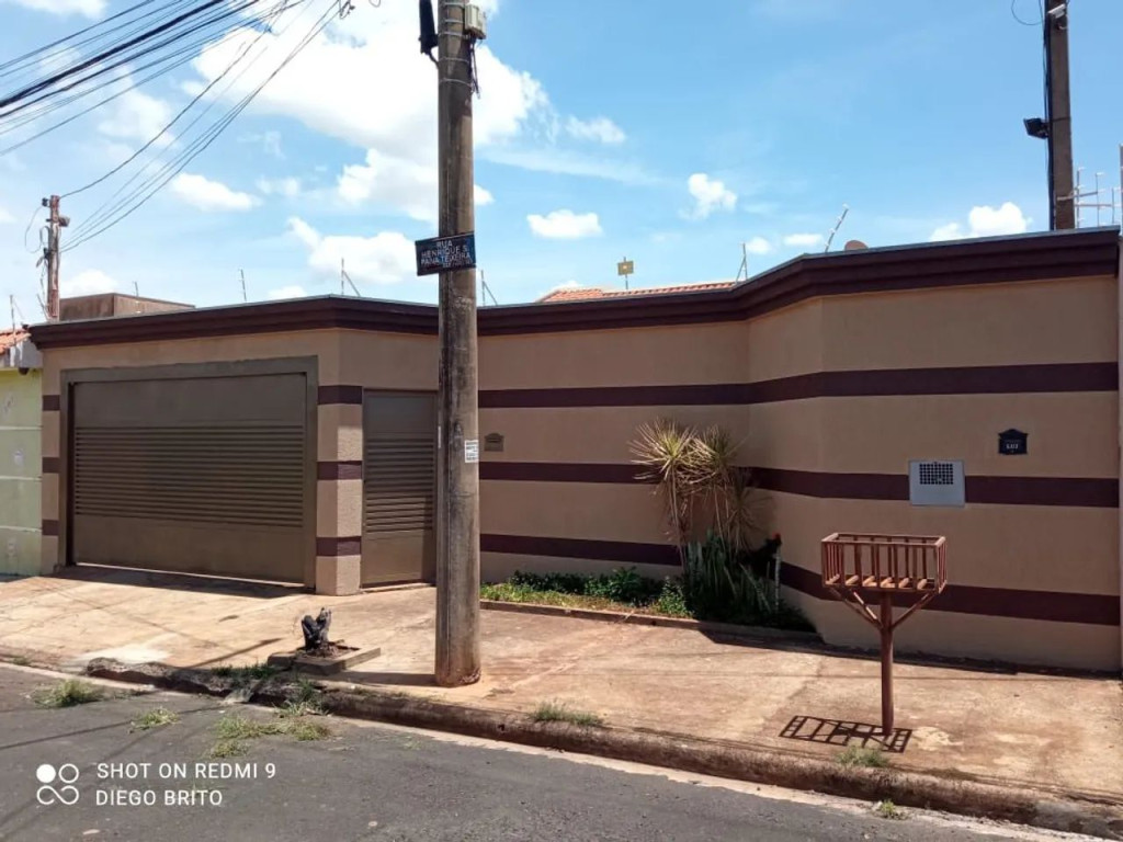 Casa à venda com 3 quartos, 336m² - Foto 1
