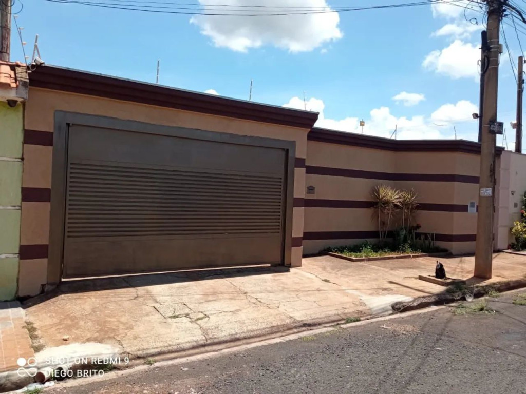 Casa à venda com 3 quartos, 336m² - Foto 2