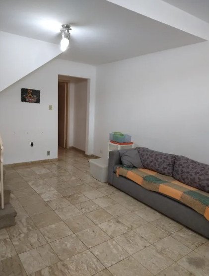 Casa à venda com 2 quartos, 120m² - Foto 1