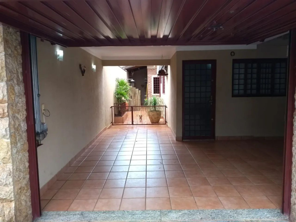 Casa à venda com 3 quartos, 250m² - Foto 1