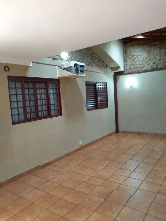 Casa à venda com 3 quartos, 250m² - Foto 2